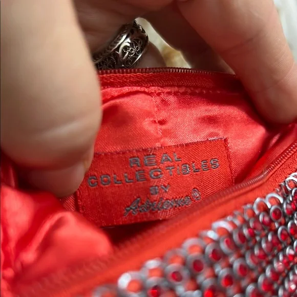 Elegant Red Beaded Women's collectible Bag - Picture 7 of 8